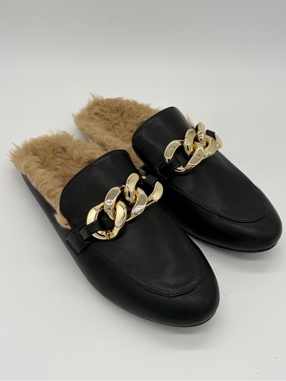 Dream Pairs Black Faux Leather Slip-On with Tan Fur Gold Chain New without Box